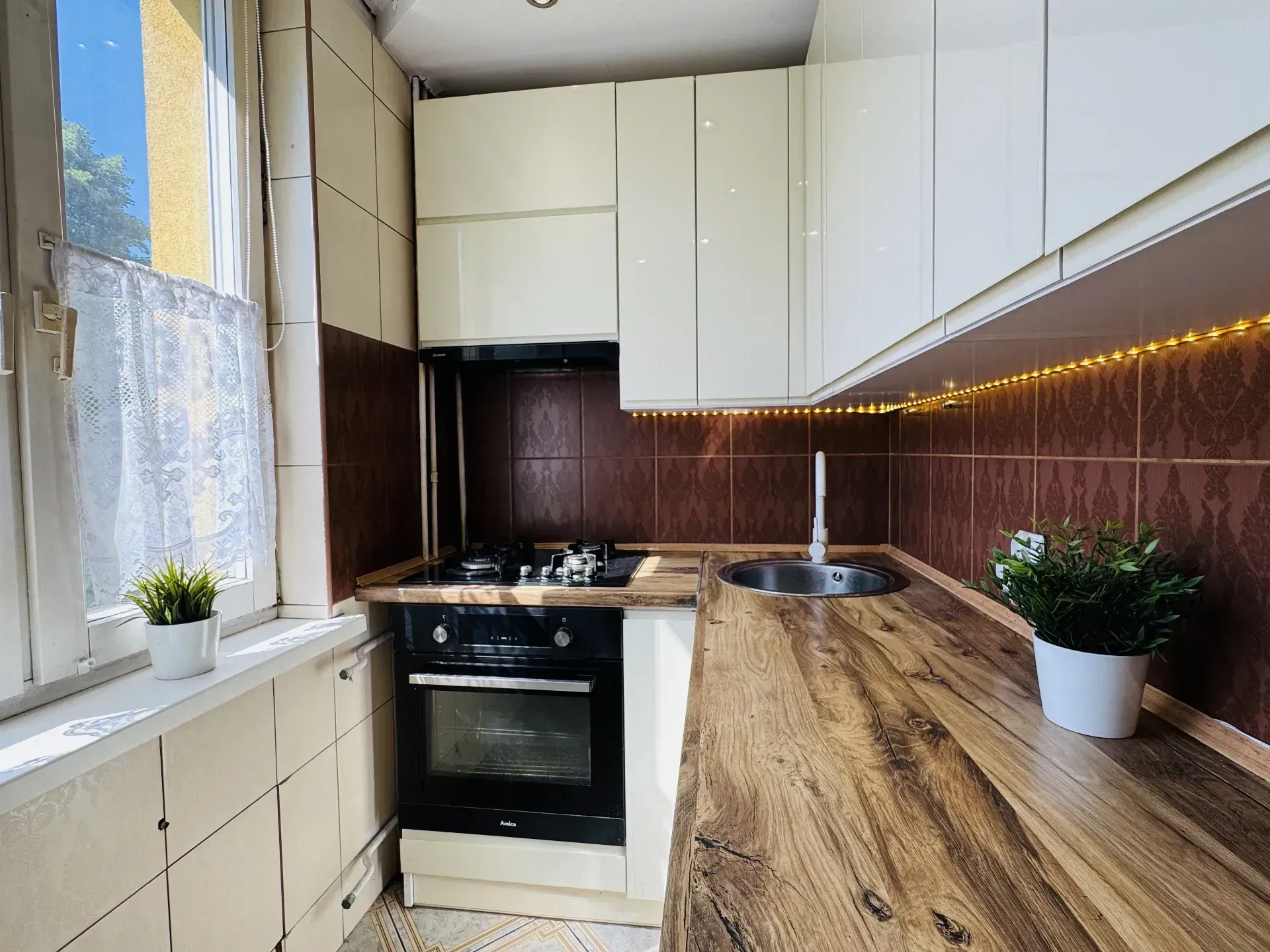 3 pokoje, 1 piętro z balkonem, Szombierki 9