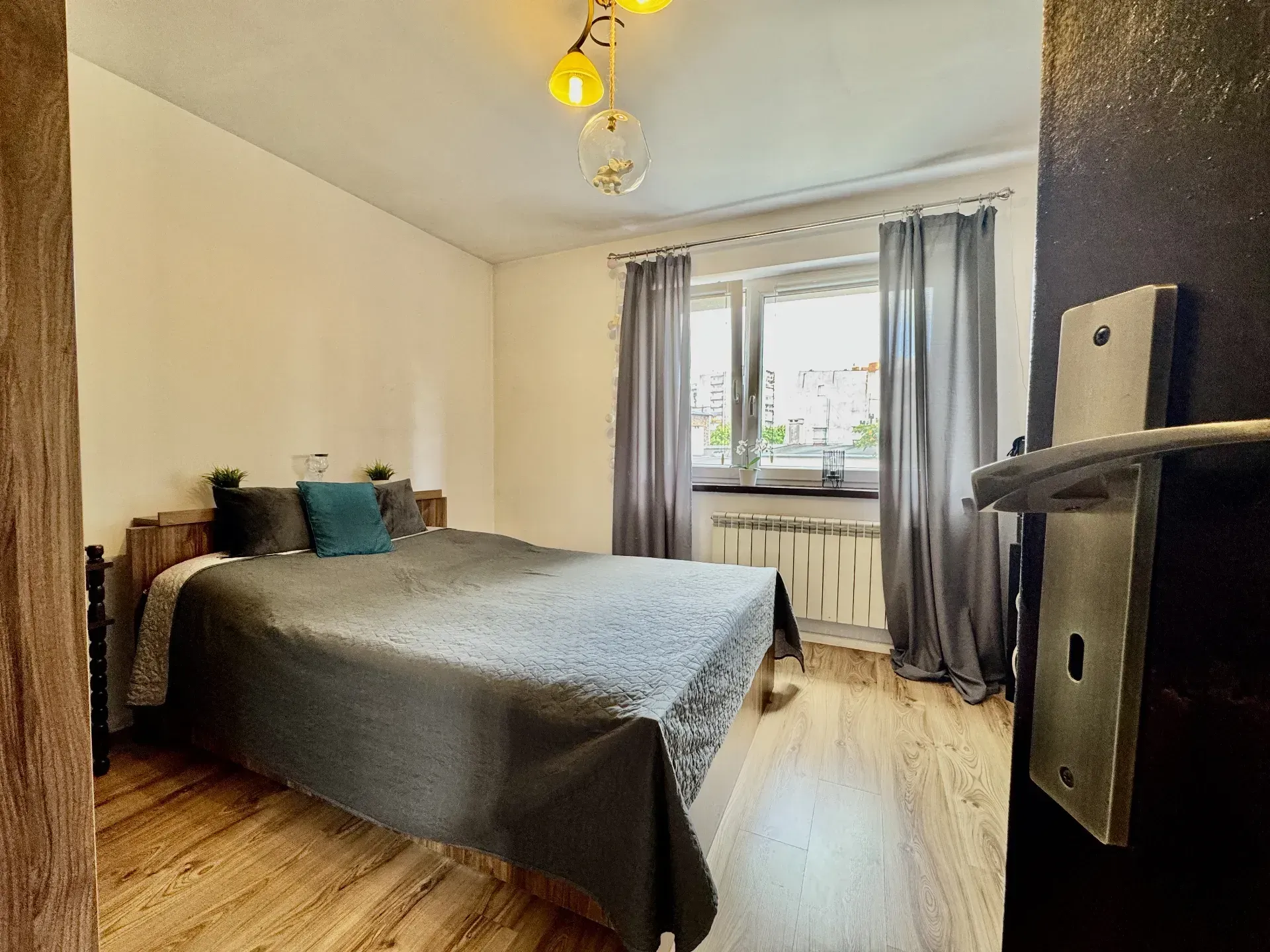 2 pokoje z miejscem parkingowym 13