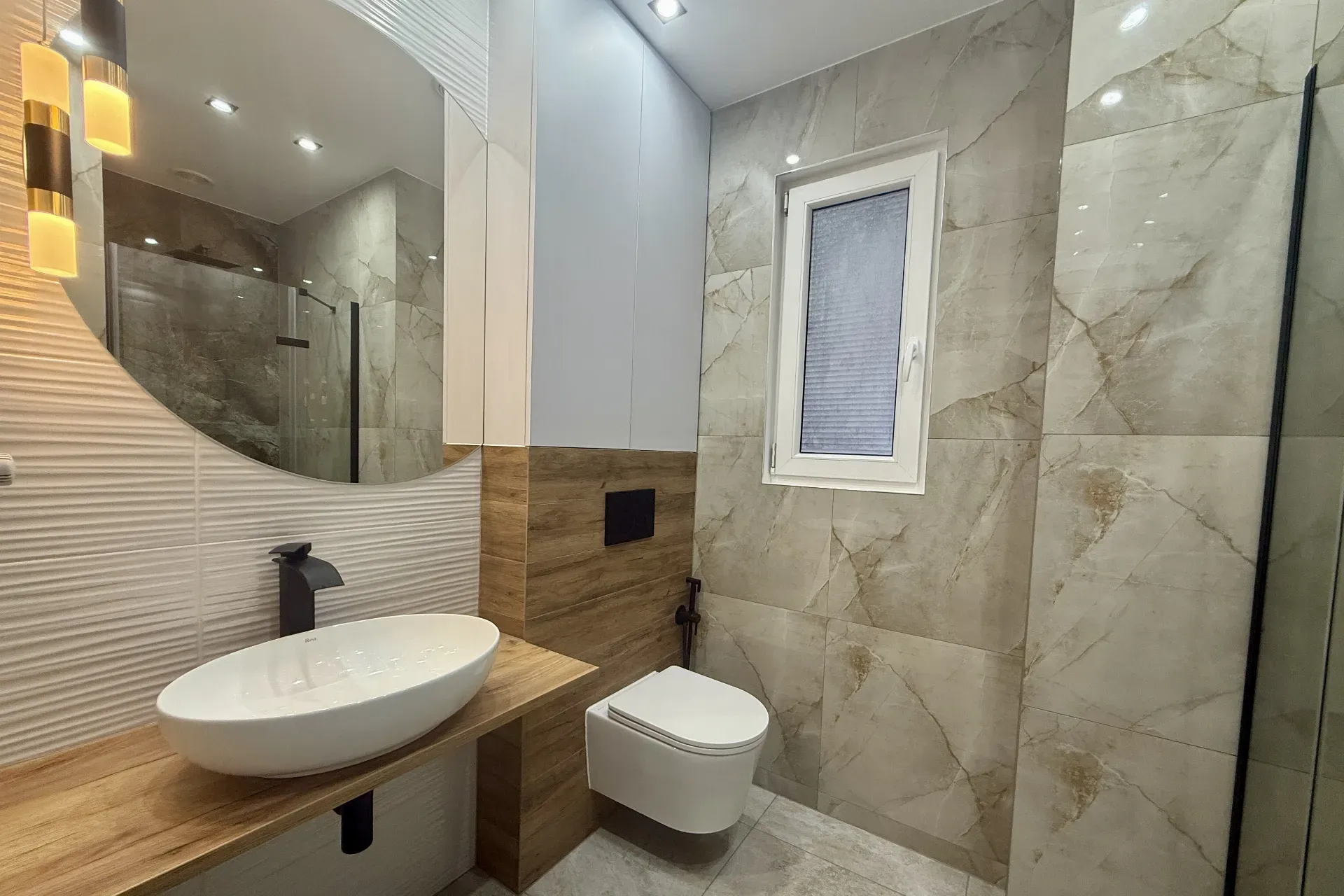 4 pokoje. Remont generalny. Wysoki standard! 12