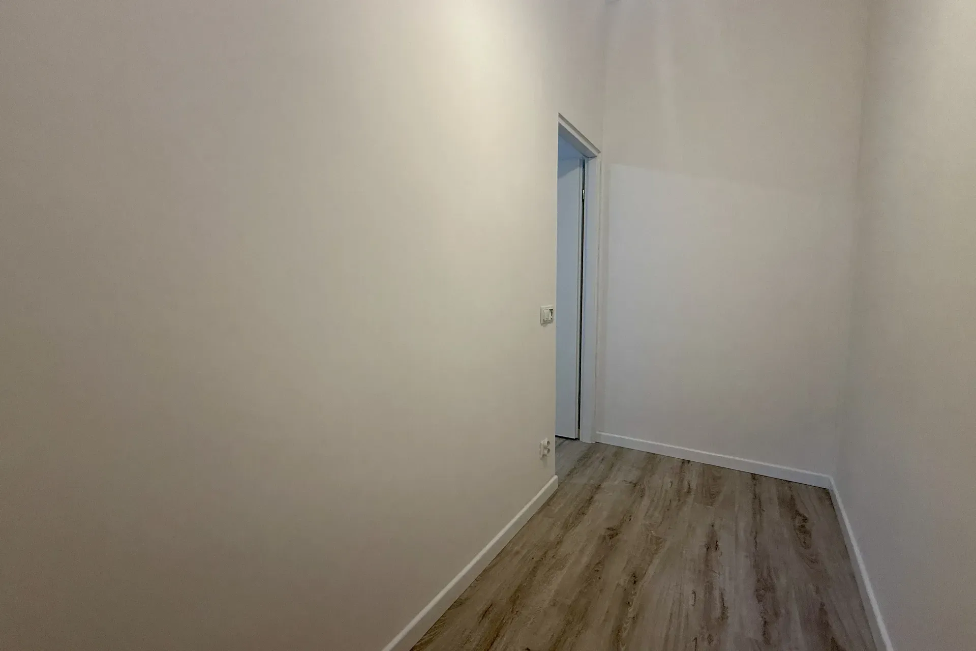 4 pokoje. Remont generalny. Wysoki standard! 15